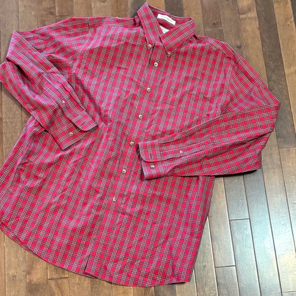 L.L. Bean 100% Cotton Men's Red and Blue Checkered Christmas Festive Shirt - Picture 2 of 6